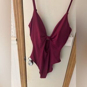 NWT ANDIE SWIM SANTORINI ONE PIECE CUT OUT LOW BACK PLUM PURPLE SIZE M